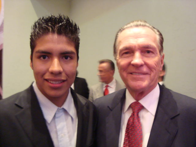 Futuro Miembro & Bill Farley